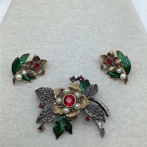 Vintage Avon Rich Christmas Brooch and Clip earrings 1992 - Picture 6 of 7
